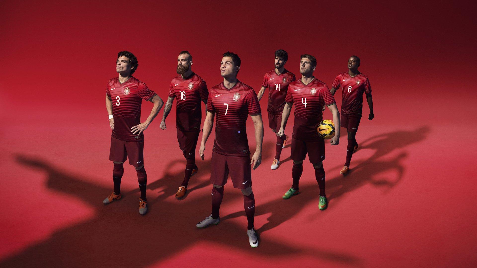 拉什福德飞抵巴塞罗那，周三亮相仪式引爆足坛期待